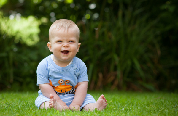 czy pieluchomajtki pampers posiadają jakąś specjalną włąściwość