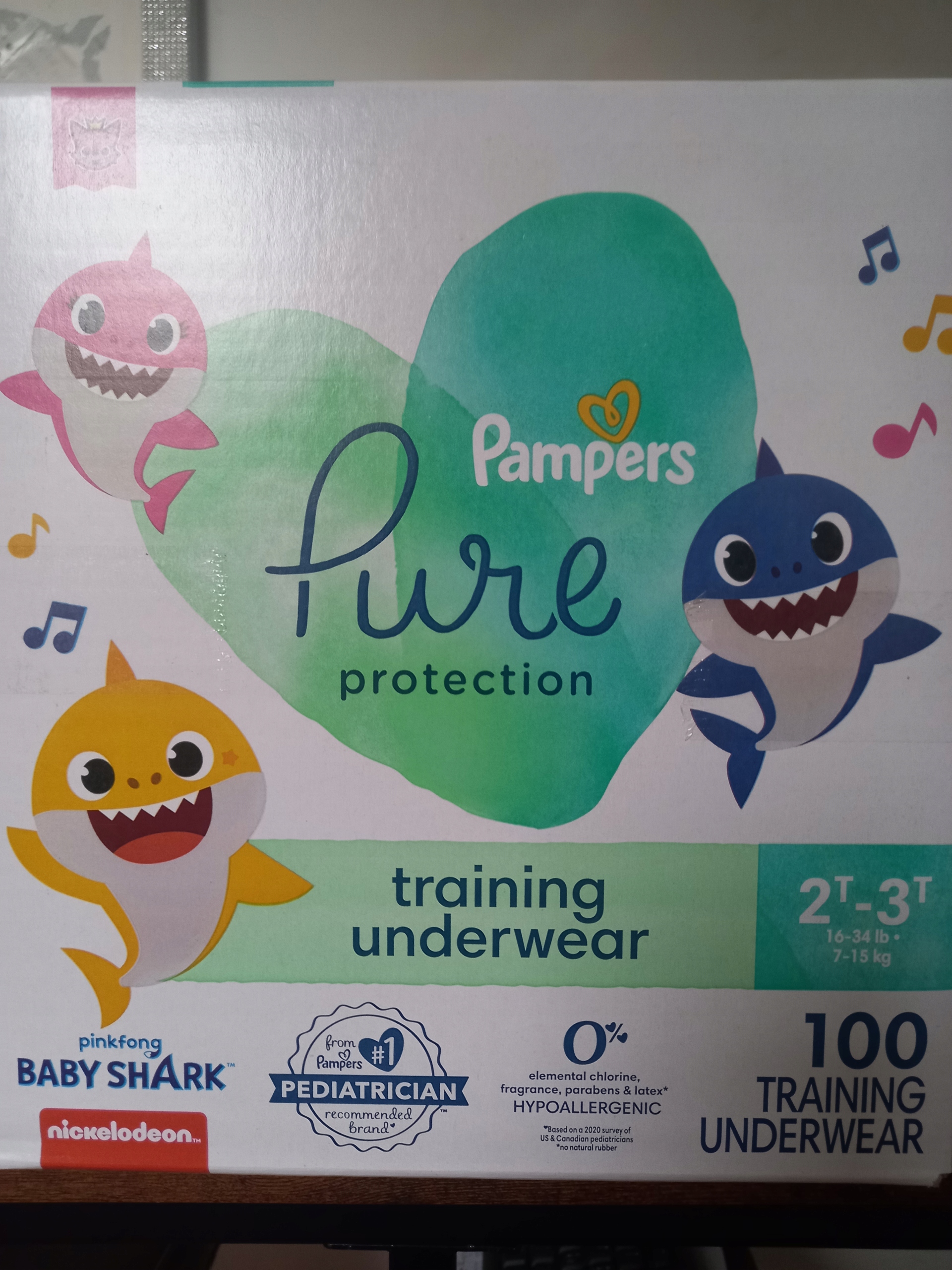 pampers przesikany przez dziewczynę